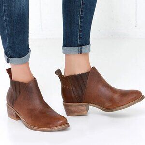 Matisse leather bootie size 9